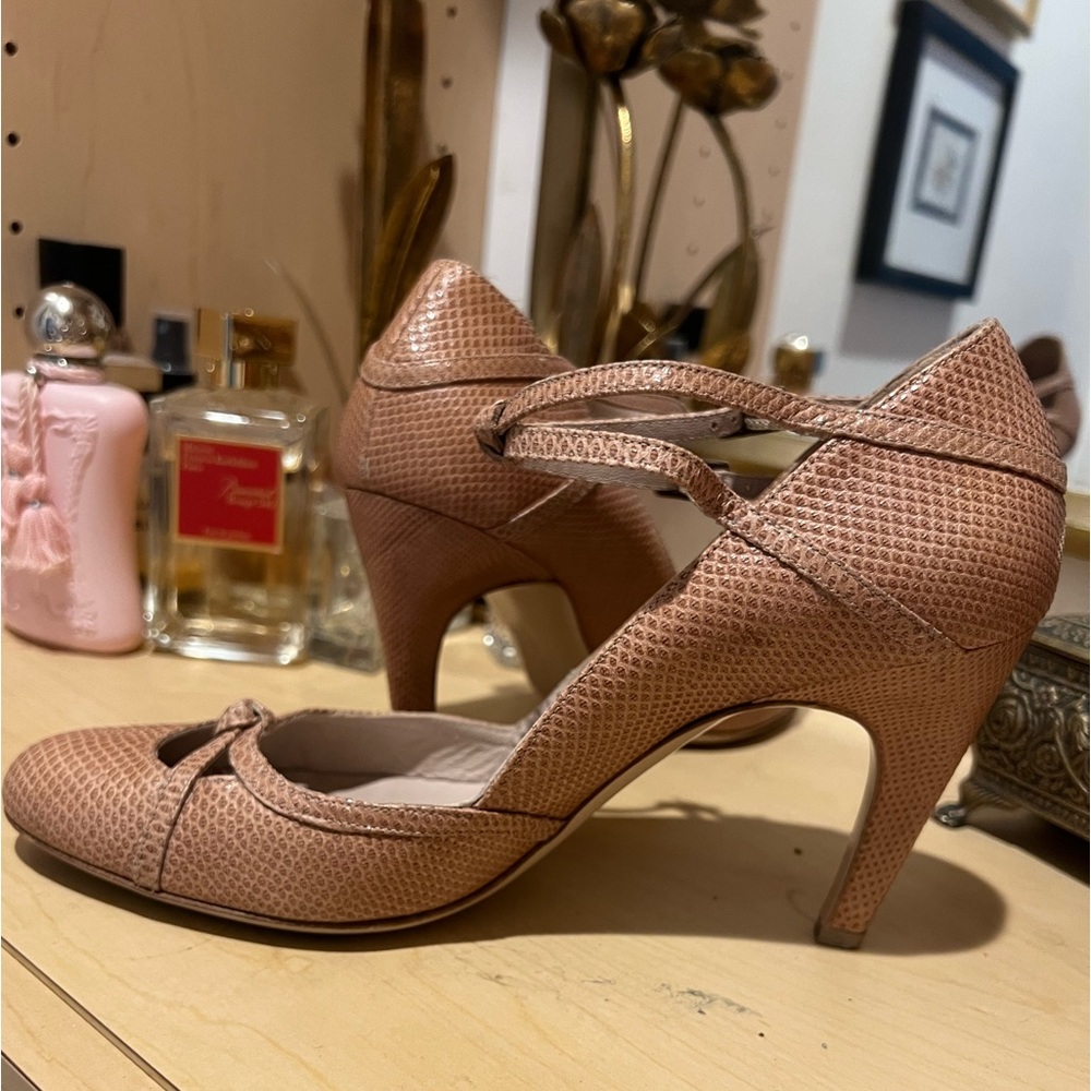Ferragamo snakeskin heel. Beautiful nude color. An elegant timeless shoe